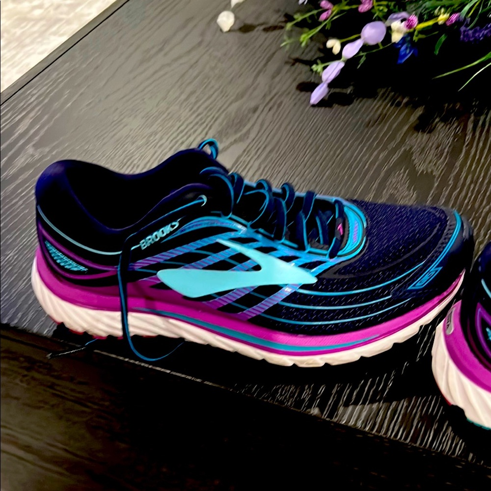 Brooks Women's Running Shoes - Navy /purple/white/ aqua excellent condition